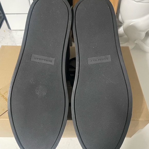Men’s Burberry Sneaker - Picture 3 of 4
